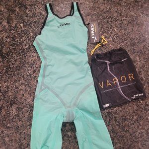 NWT! FINIS VAPOR TECH SUIT size 22